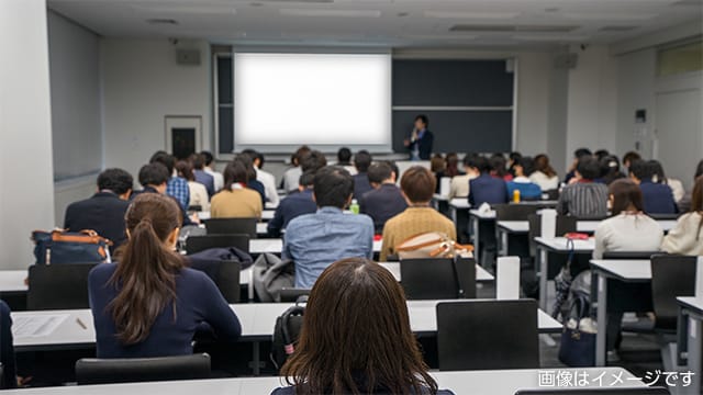 リクルーティングされた学生がセミナーに参加しているイメージ画像