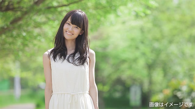 ミスコンテストに参加している女子大生のイメージ画像